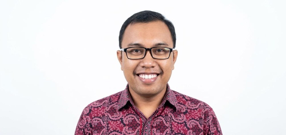Mr. Fain, pengajar Fun English